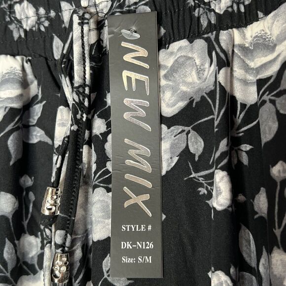 NEW MIX Women’s Buttery Soft BLACK GRAY FLORAL CROP Leggings Brand New S/M - Picture 4 of 6